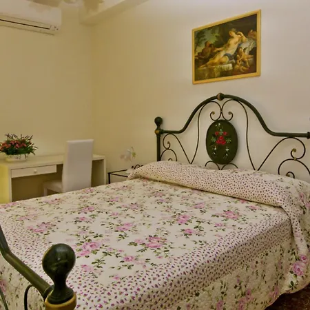 Ideal For Large Groups 2 In The Same Building Center Of Near Vatican And Trastevere Roma
